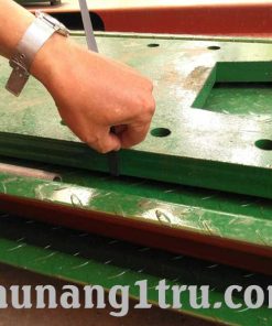 Bàn nâng nổi của cầu nâng 1 trụ được làm bằng thép nguyên khối bền