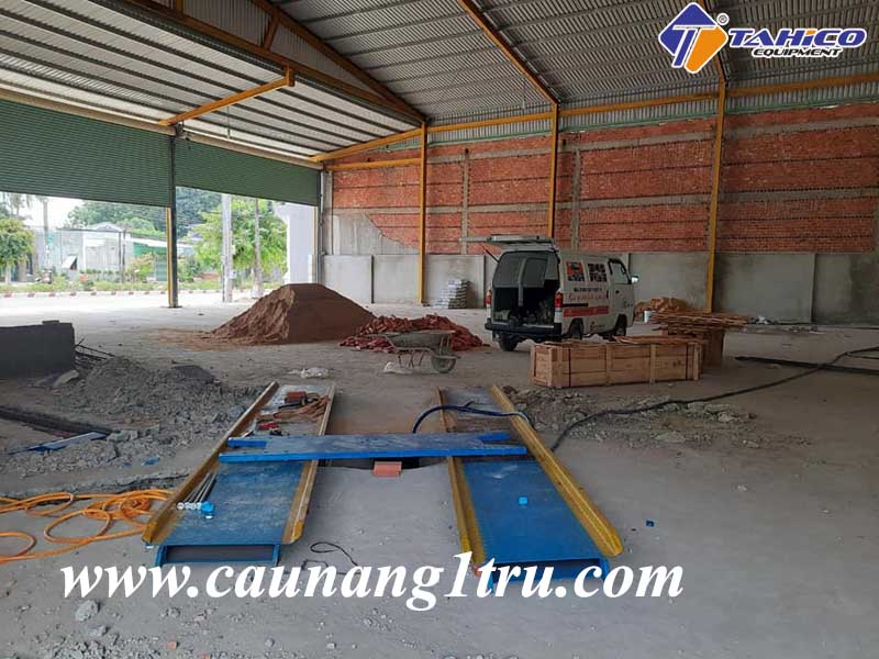 luu-y-khi-mua-cau-nang-1-tru-rua-xe-o-to