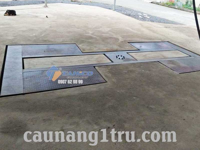 Cầu nâng rửa xe 1 trụ lắp âm nền