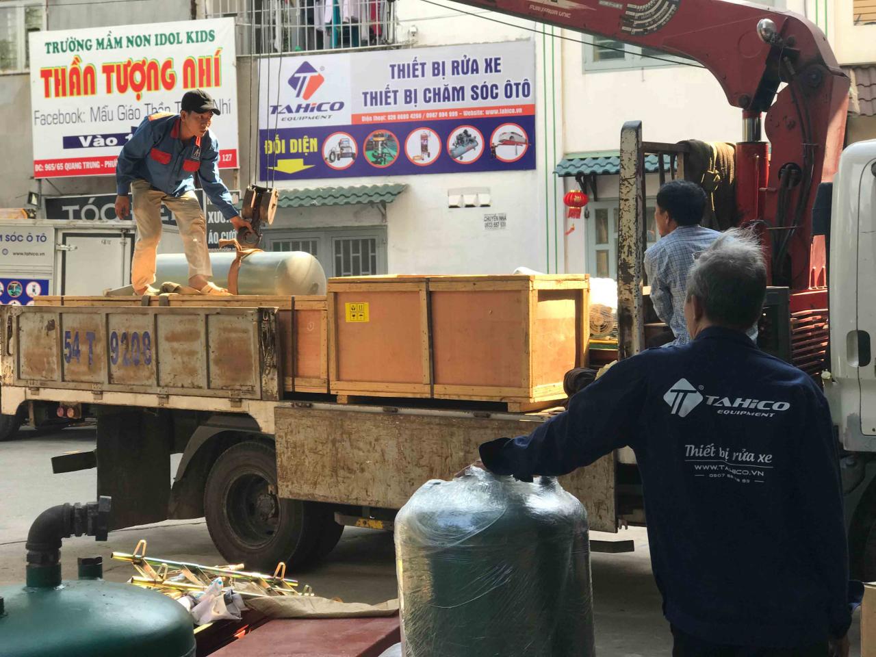 Những đơn hàng lớn và phải trải qua vận chuyển và lắp đặt như này sẽ cần phải làm HĐKT